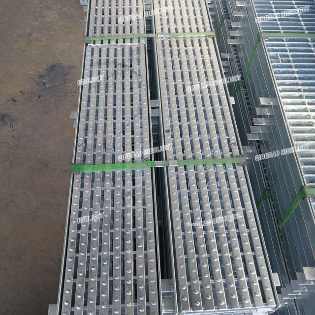 Slip-resistant Grating Channel