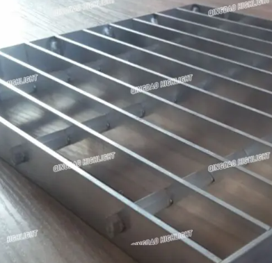 How thick is aluminum grating?